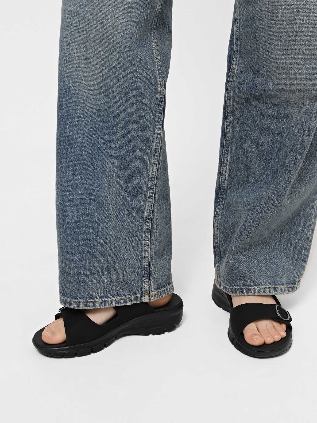 Сандалии Skechers Easy Going - Certified Charm модель 163431 BBK Фото