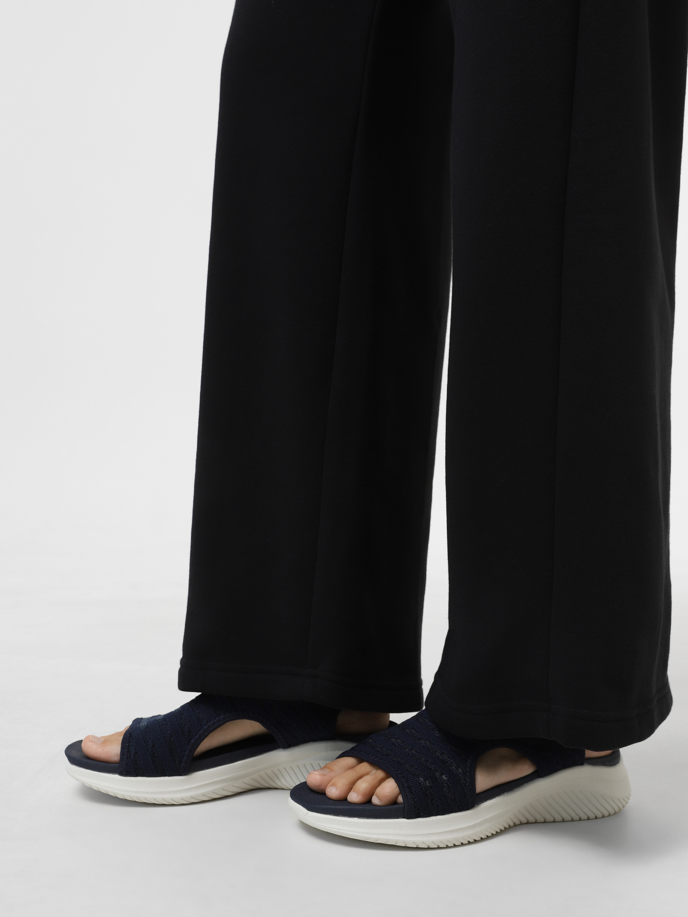 Сандалії Skechers Ultra Flex Appeal 3.0 модель 119808 NVY Сандалії Skechers Ultra Flex Appeal 3.0 модель 119808 NVY Фото