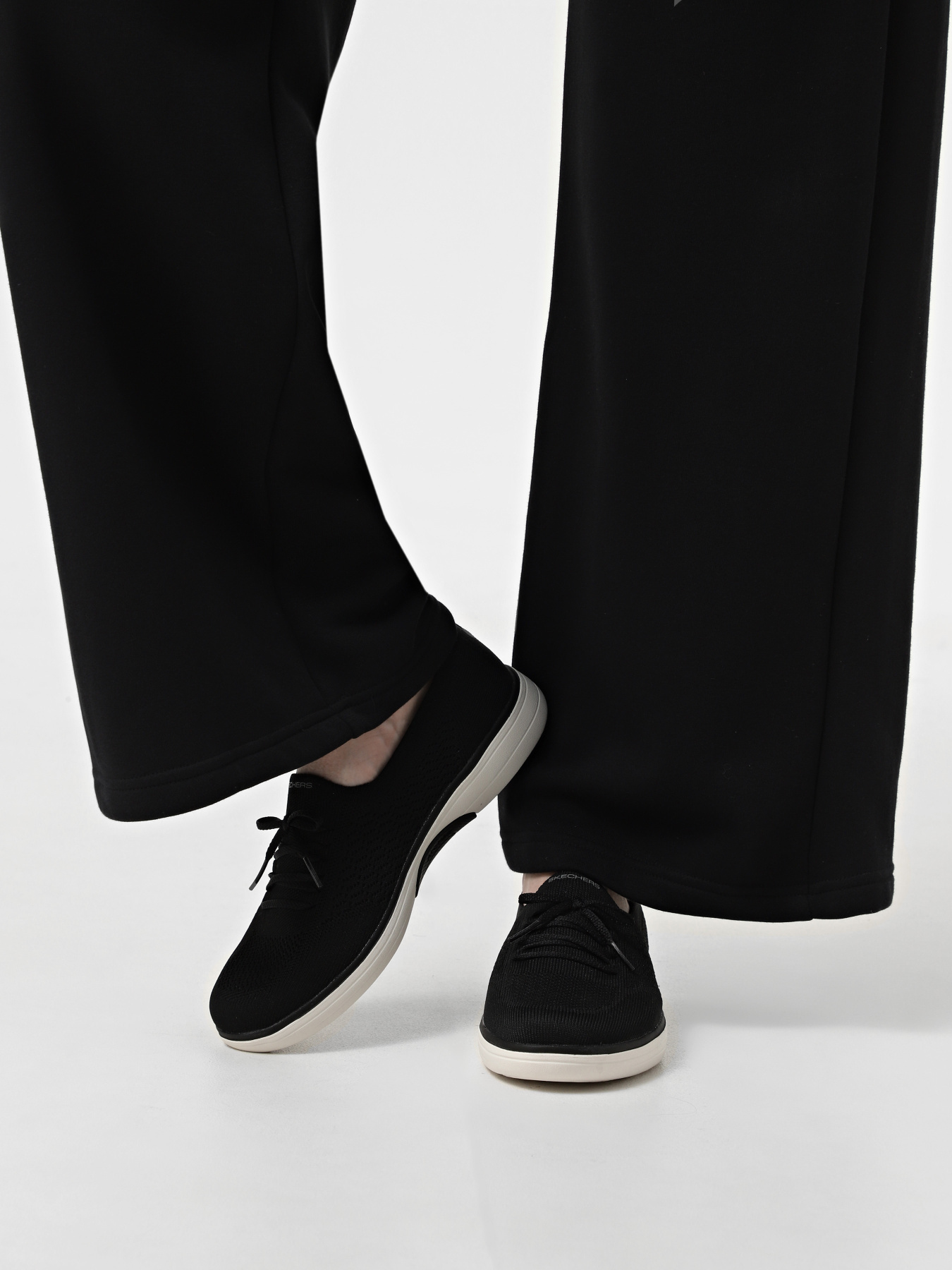 Сліпони Skechers Arch Fit Inspire - Olivia модель 138600 BKW Фото