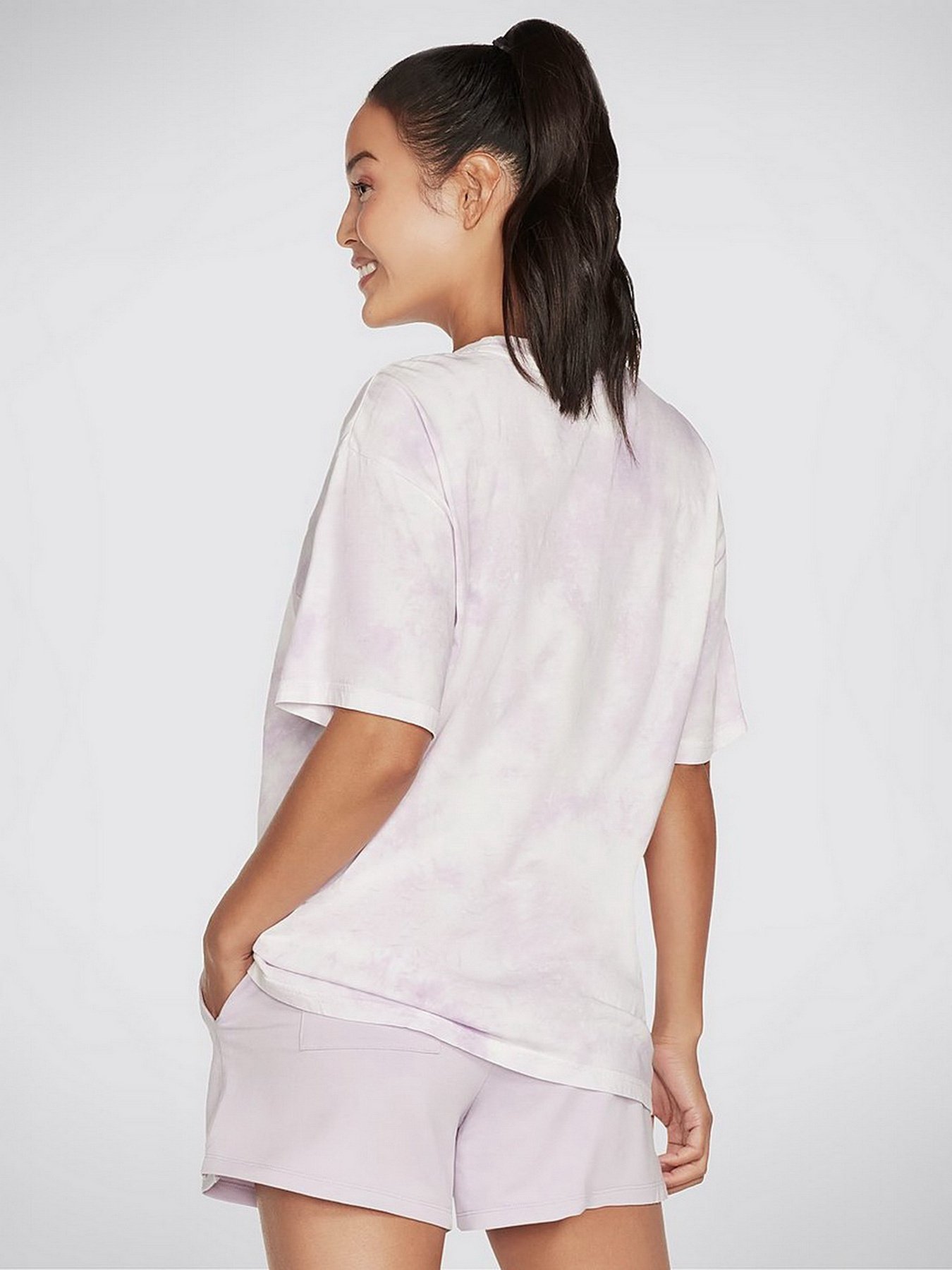 Футболка Skechers GOLOUNGE Wear™ SKECHDYE Everyone Tee модель W1TS332 PRLV Фото