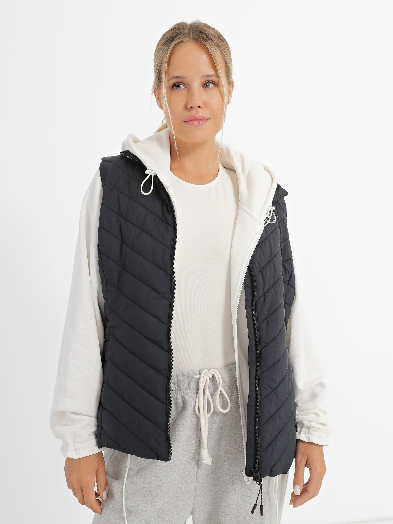 Жилет с утеплителем Skechers Goshield JA8 модель JA7 BLK Фото