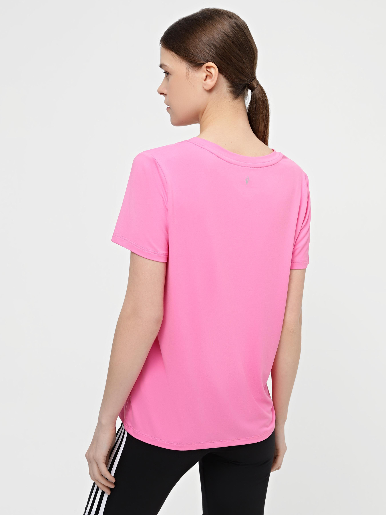 Футболка Skechers Go Dri Serene V-Neck Top модель TP58 HPW Фото
