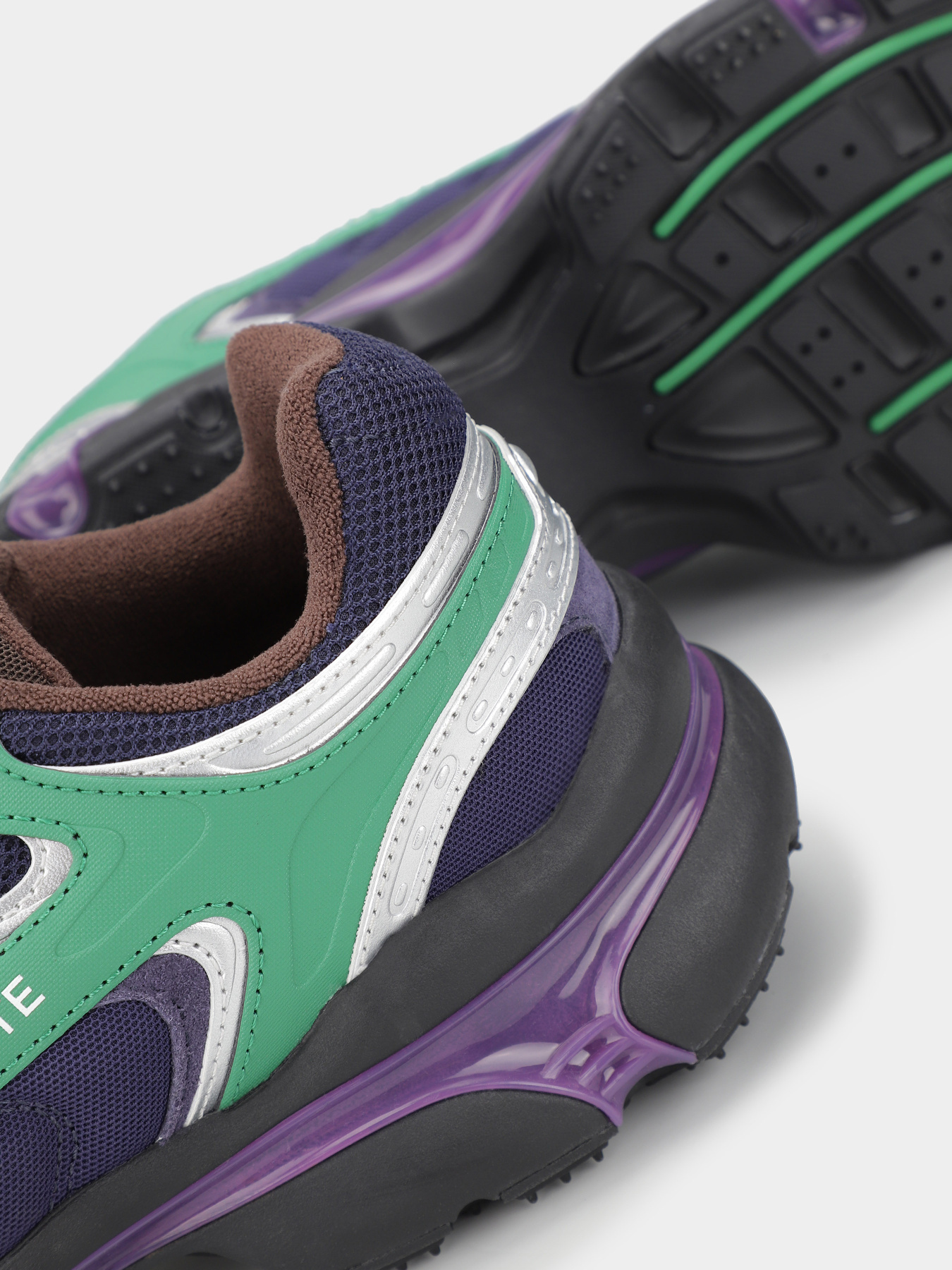 Кроссовки повседневные Lacoste L003 2K24 модель 747SMA00132S3 Фото