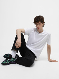 Кроссовки повседневные Lacoste L003 2K24 модель 747SMA00132S3 Фото