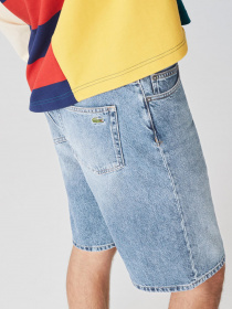 Джинсовые шорты Lacoste модель FH9722MK9 Фото