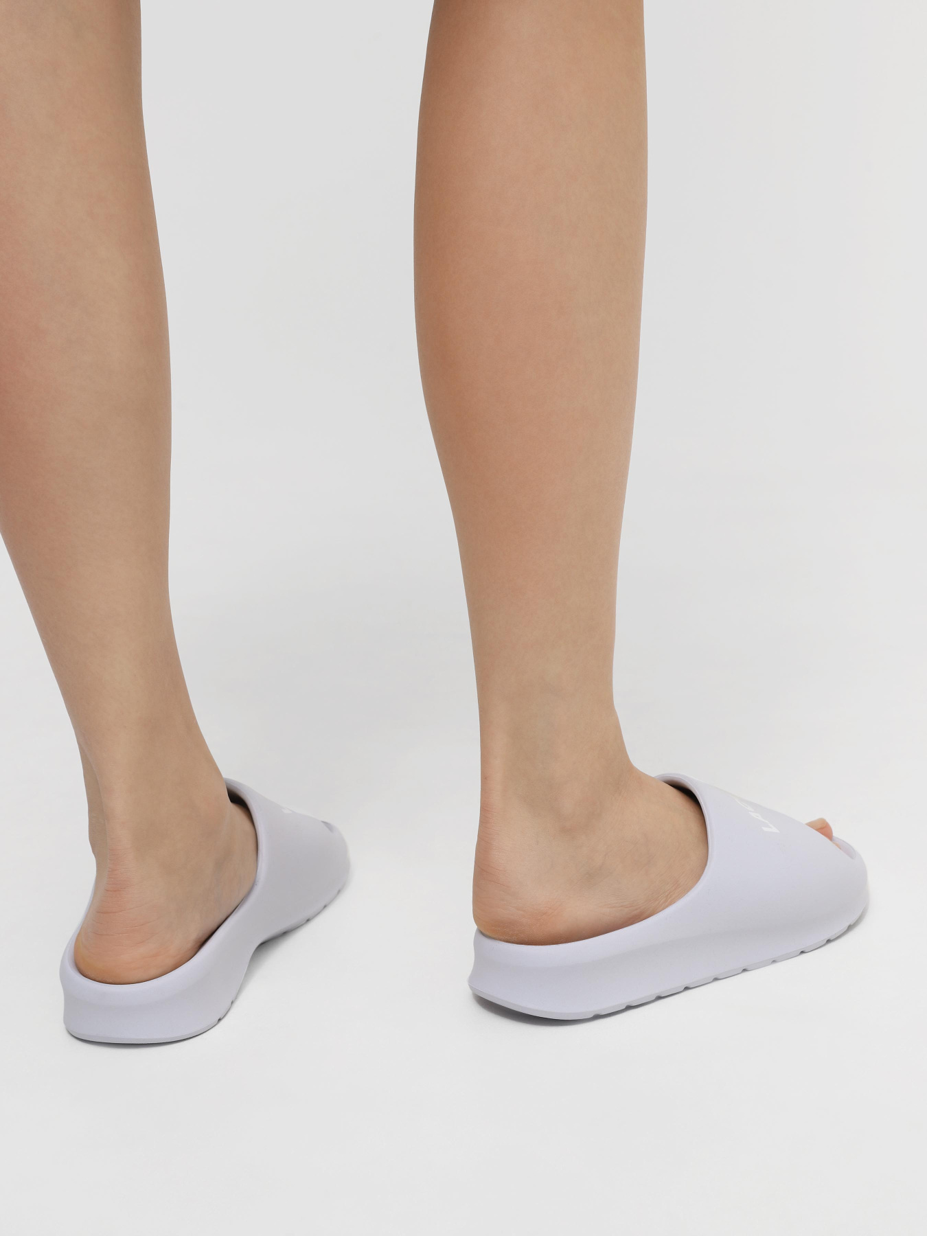 Шльопанці Lacoste W SERVE SLIDE 2.0 модель 747CFA0020LB2 Шльопанці Lacoste W SERVE SLIDE 2.0 модель 747CFA0020LB2 Фото