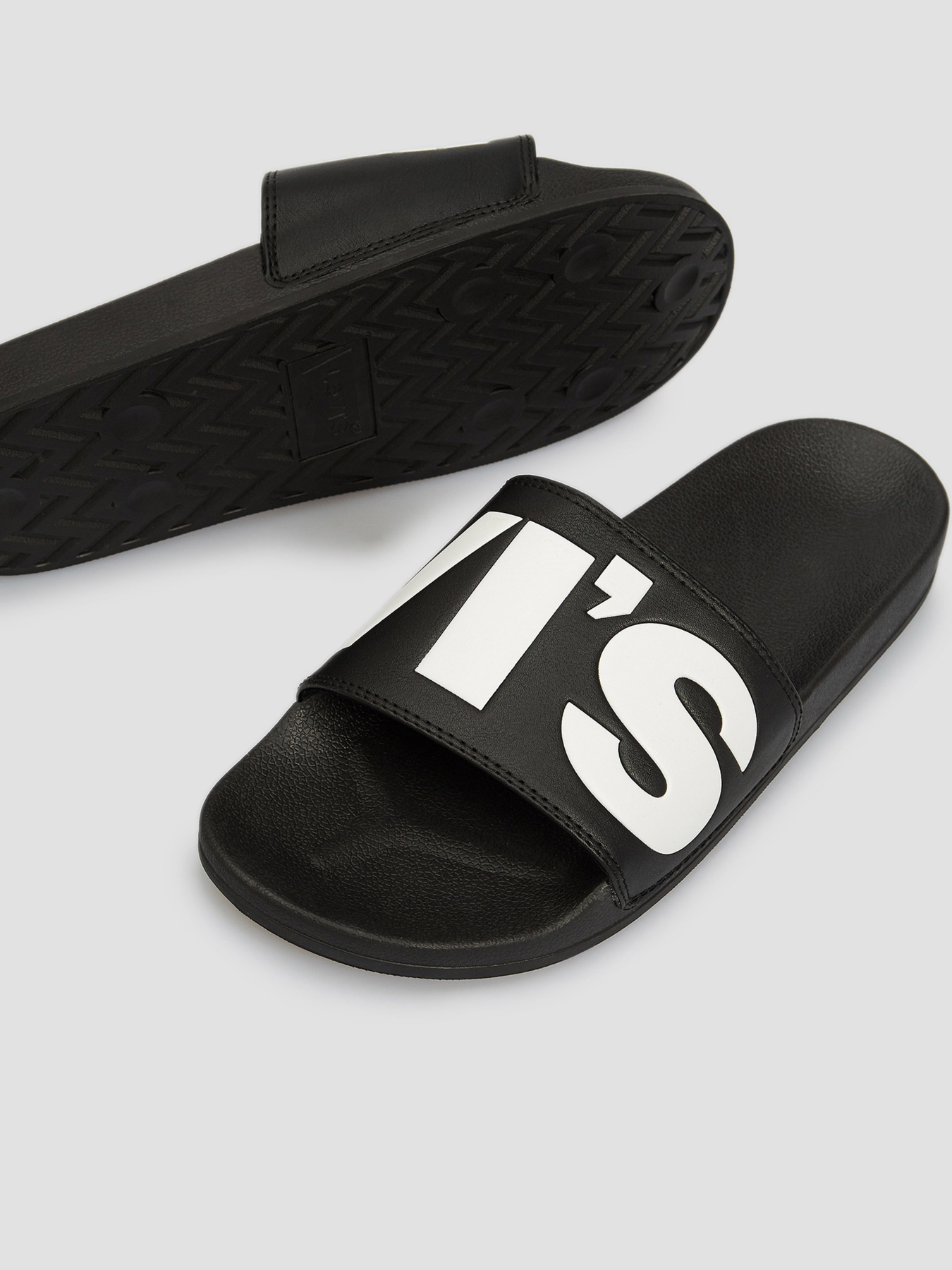 Шльопанці Levi's June L модель 231548;794.59 Фото