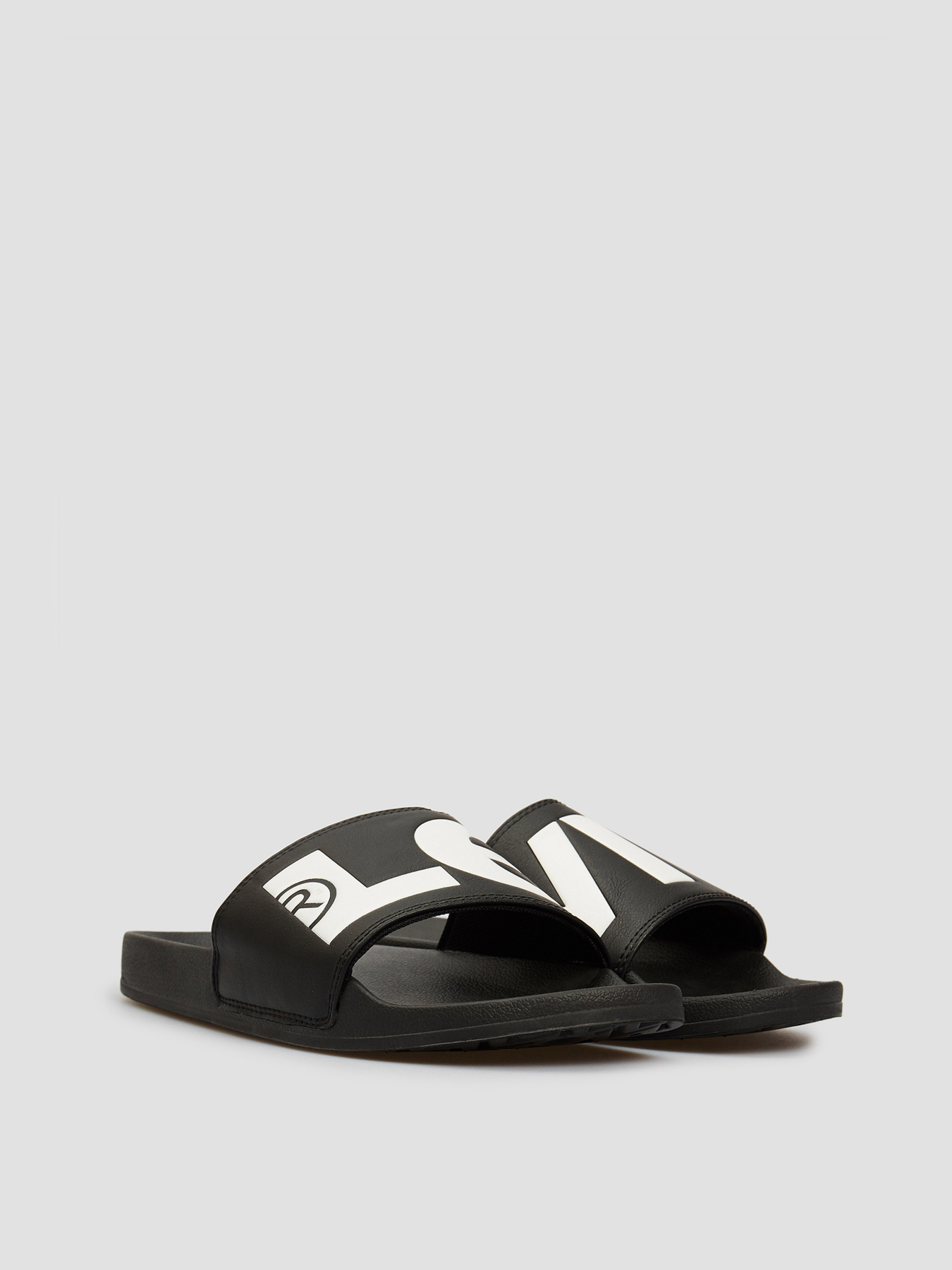 Шлепанцы Levi's June L модель 231548;794.59 Фото