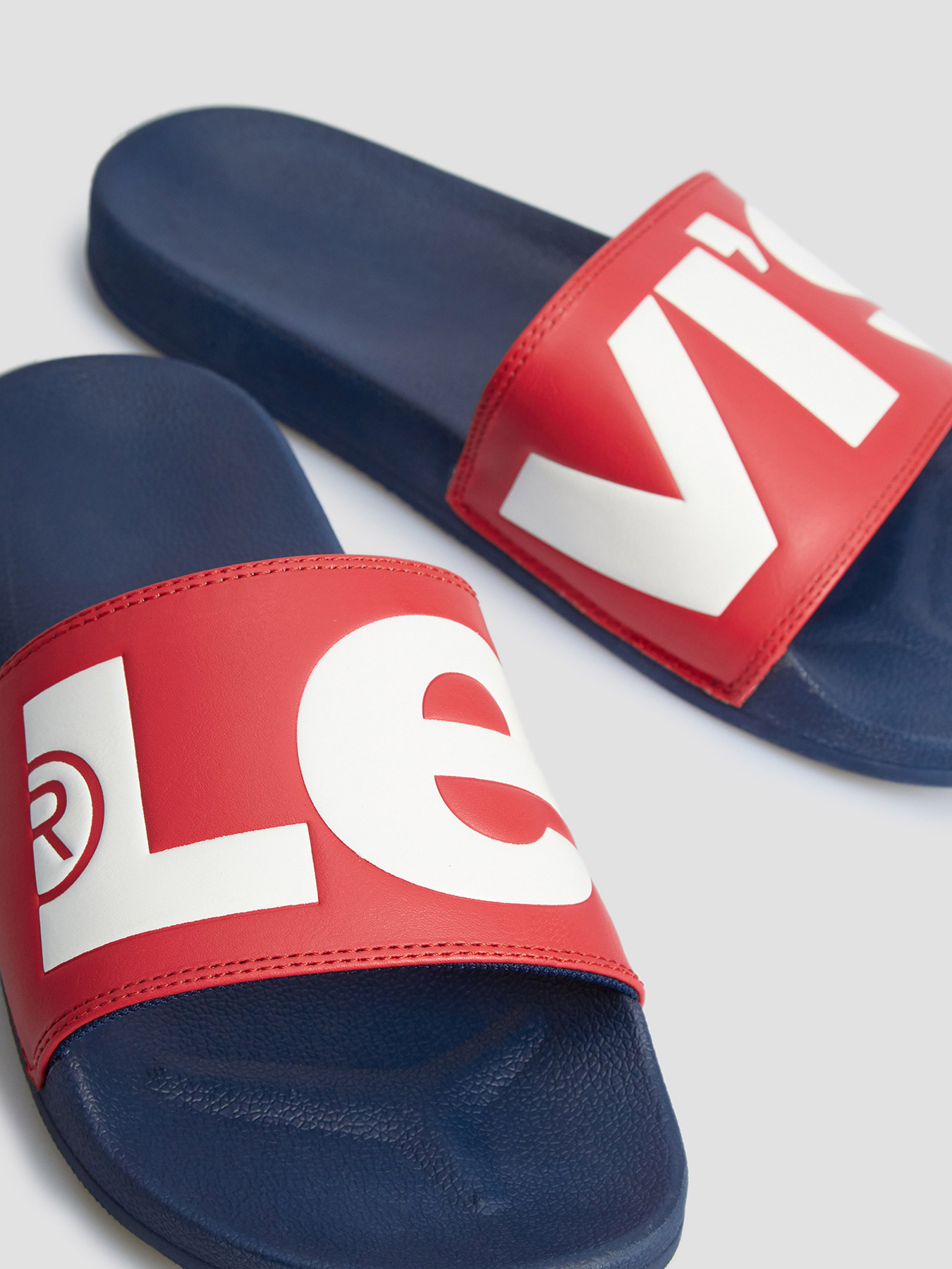 Шлепанцы Levi's June L модель 231548;794.87 Фото