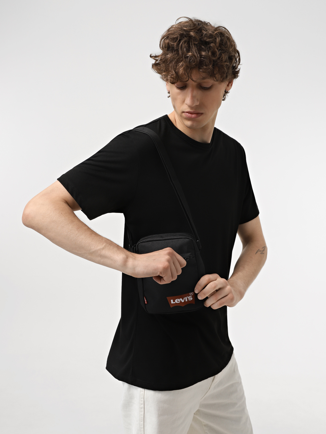 Крос-боді Levi's Mini Solid модель 229095;208.59 Фото