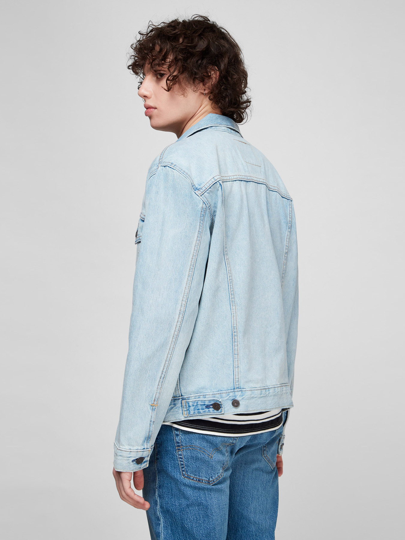 Джинсовая куртка Levi's The Trucker New Light T модель 72334;0599 Фото