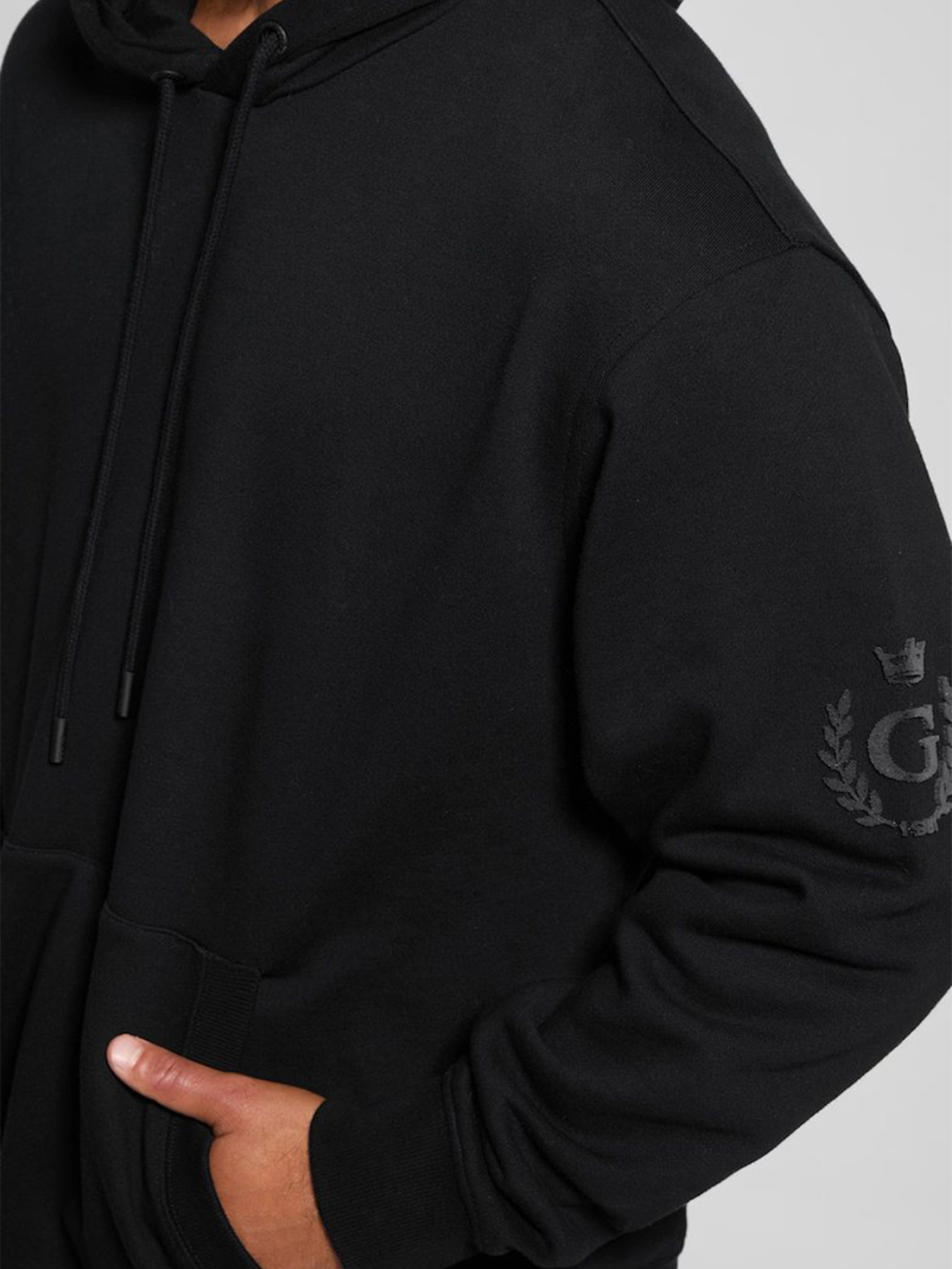 Мужское черное худи Guess модель M4BQ05.KBJ31;JBLK Фото