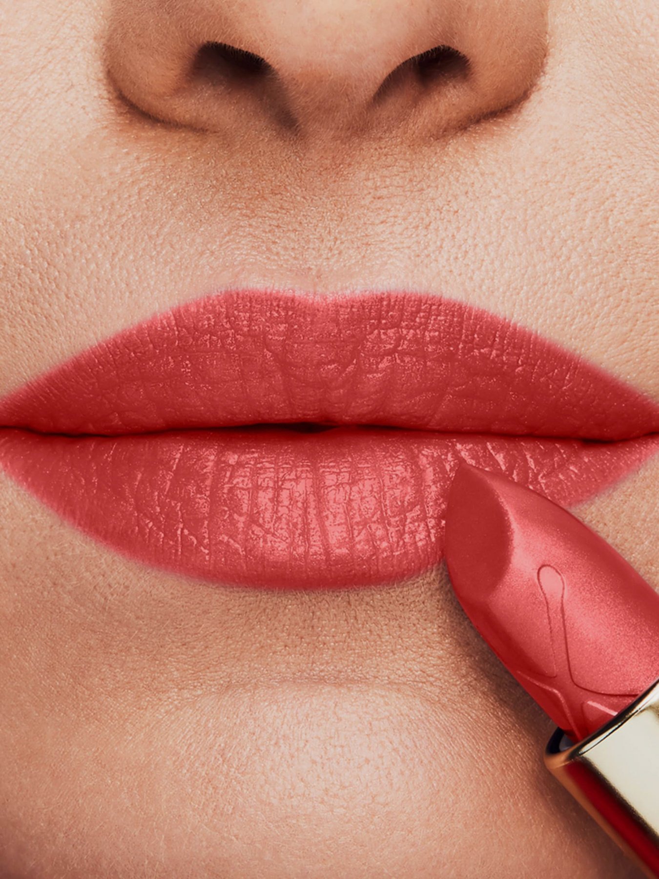 Помада увлажняющая Colour Elixir Moisture Lipstick MAX FACTOR модель 3614227902077 Фото