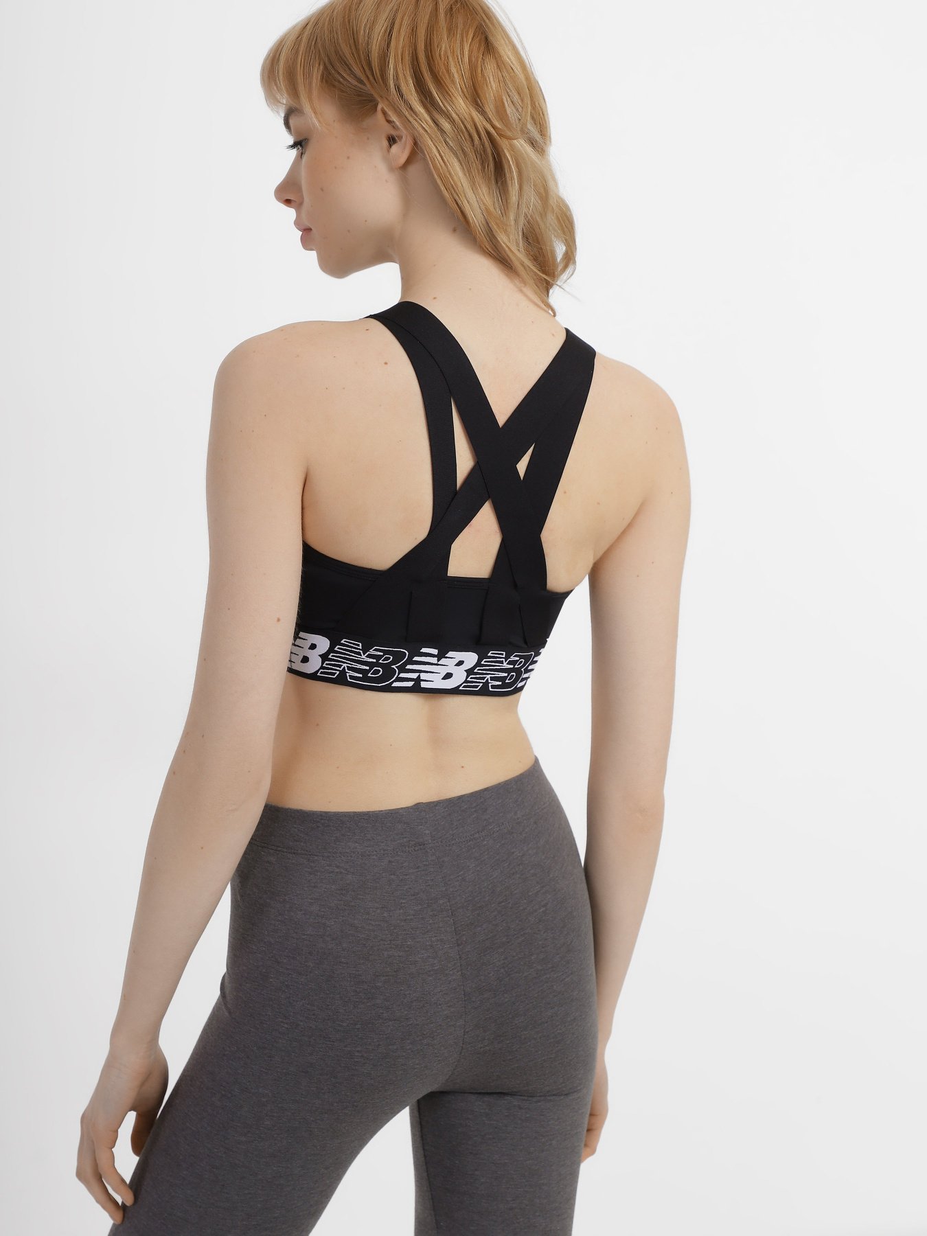 Спортивный топ New Balance Relentless модель WB31175BK Фото