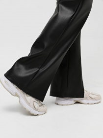 Кросівки повсякденні New Balance 530 модель MR530OW Фото