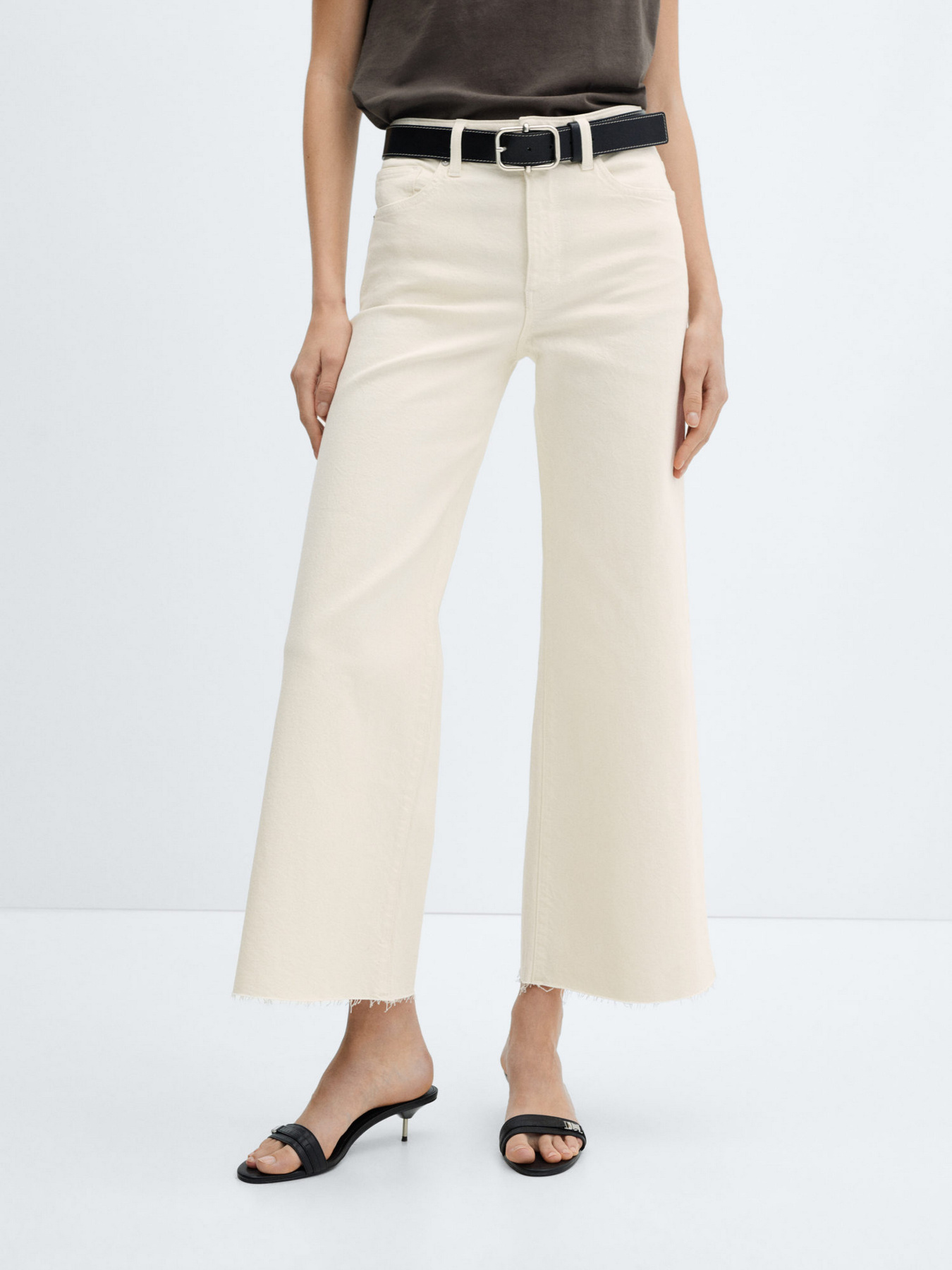 Расклешенные джинсы MANGO Sharon модель 67046330_7 Расклешенные джинсы MANGO Sharon модель 67046330_7 Фото