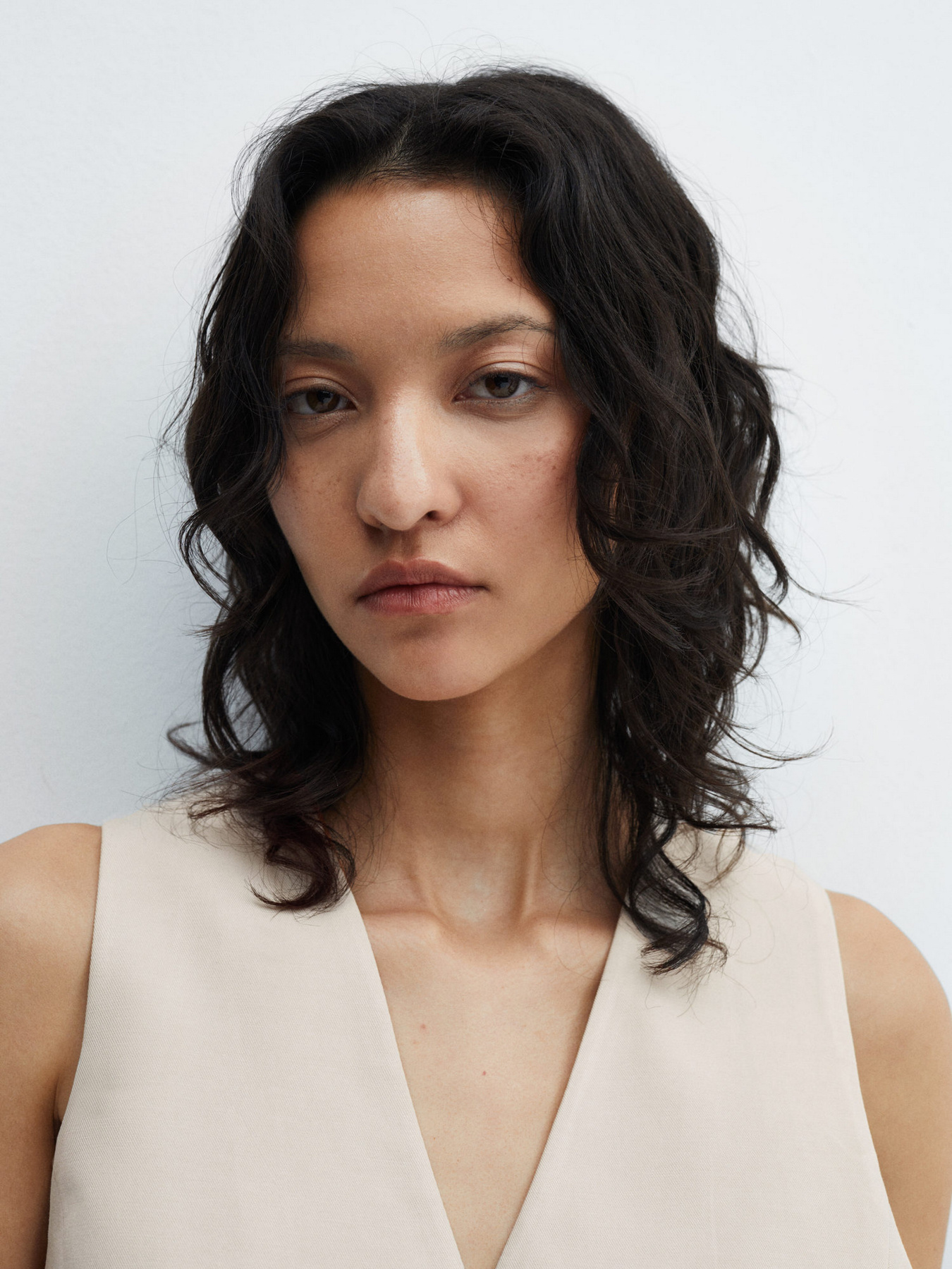 Жилет классический MANGO Alicante модель 67066331_6 Фото