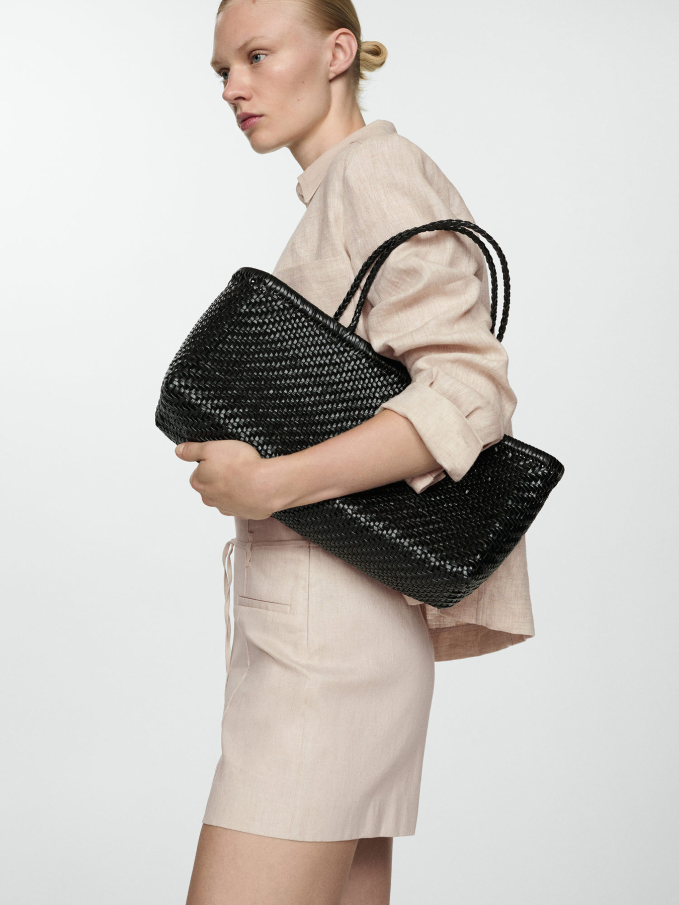 Повседневные шорты MANGO модель 67079228_8 Повседневные шорты MANGO модель 67079228_8 Фото