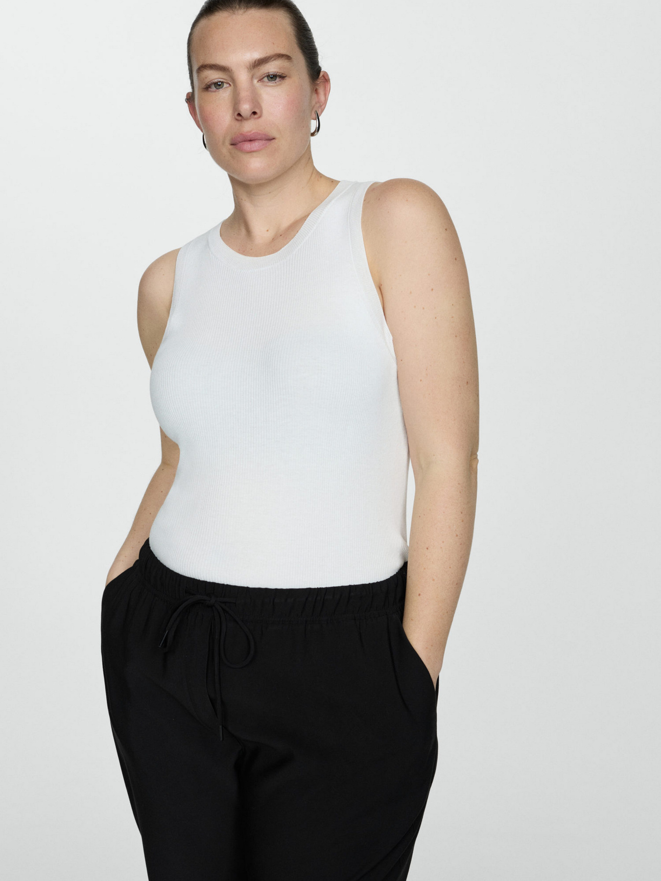 Повседневные штаны MANGO Fluido модель 77060350_99 Повседневные штаны MANGO Fluido модель 77060350_99 Фото