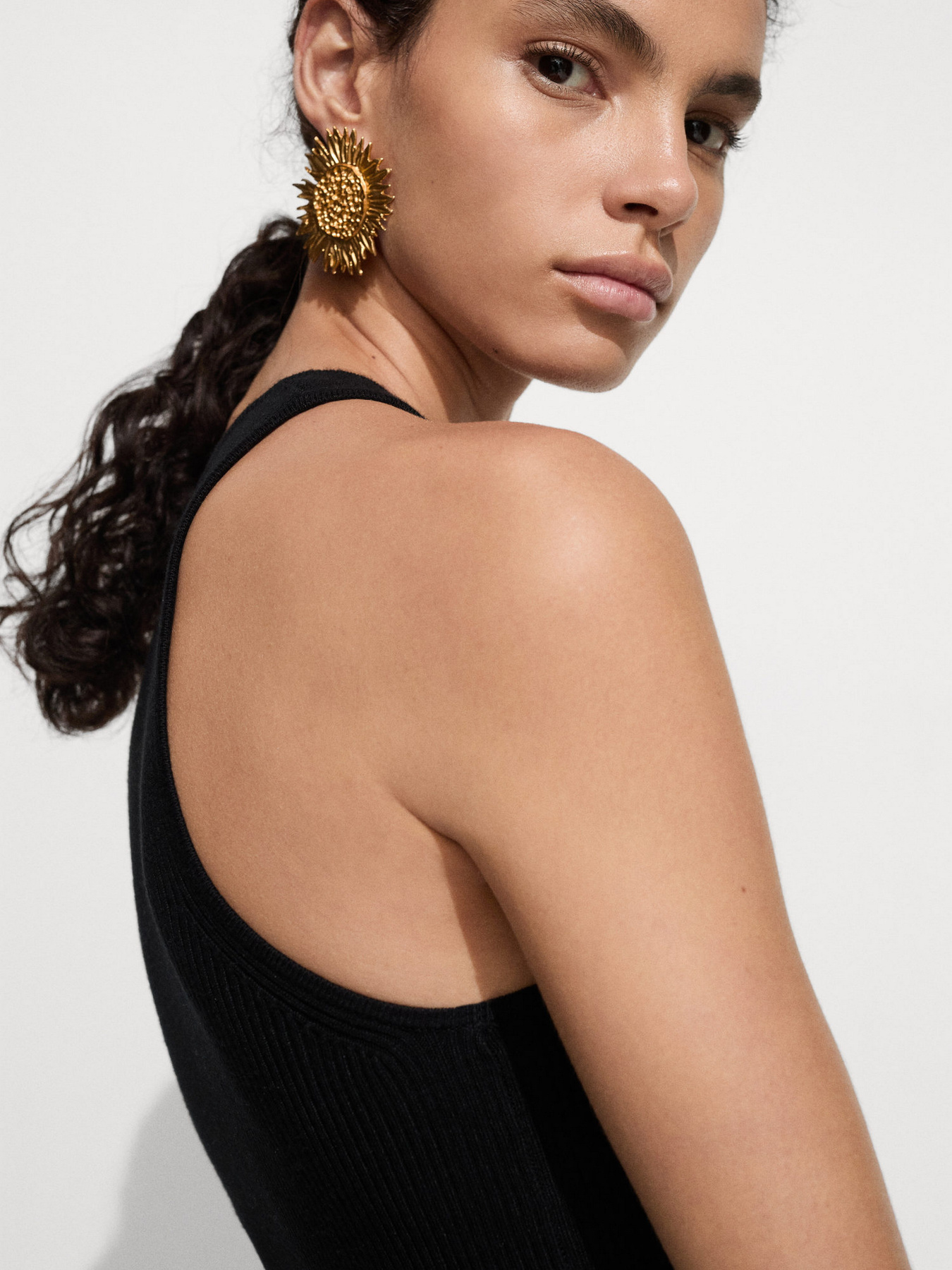 Платье мини MANGO Orwell модель 77060335_99 Фото