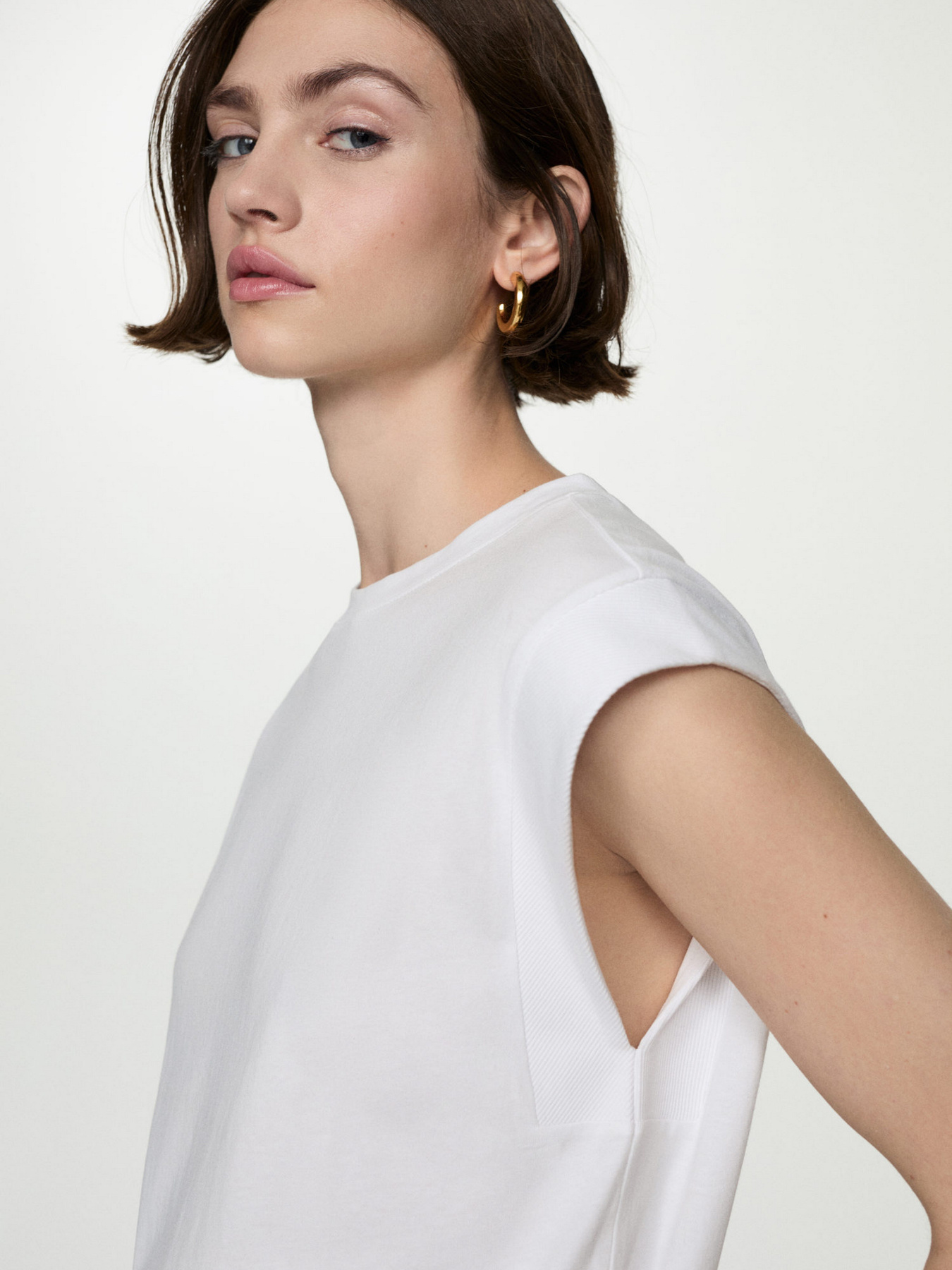 Футболка MANGO модель 77030581_1 Футболка MANGO модель 77030581_1 Фото