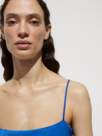 Платье миди MANGO модель 77090358_52 Платье миди MANGO модель 77090358_52 Фото