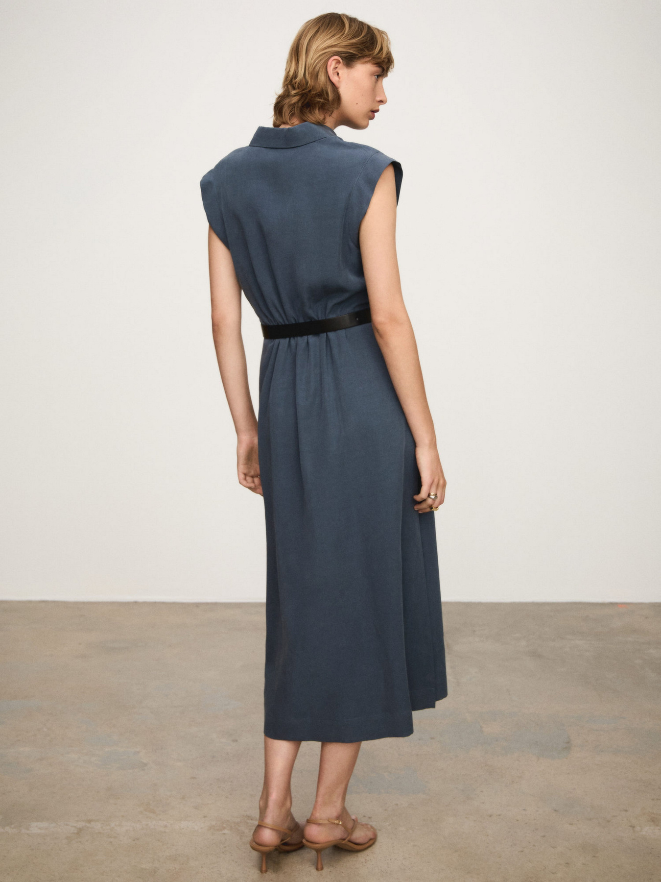 Платье миди MANGO модель 77013273_95 Платье миди MANGO модель 77013273_95 Фото