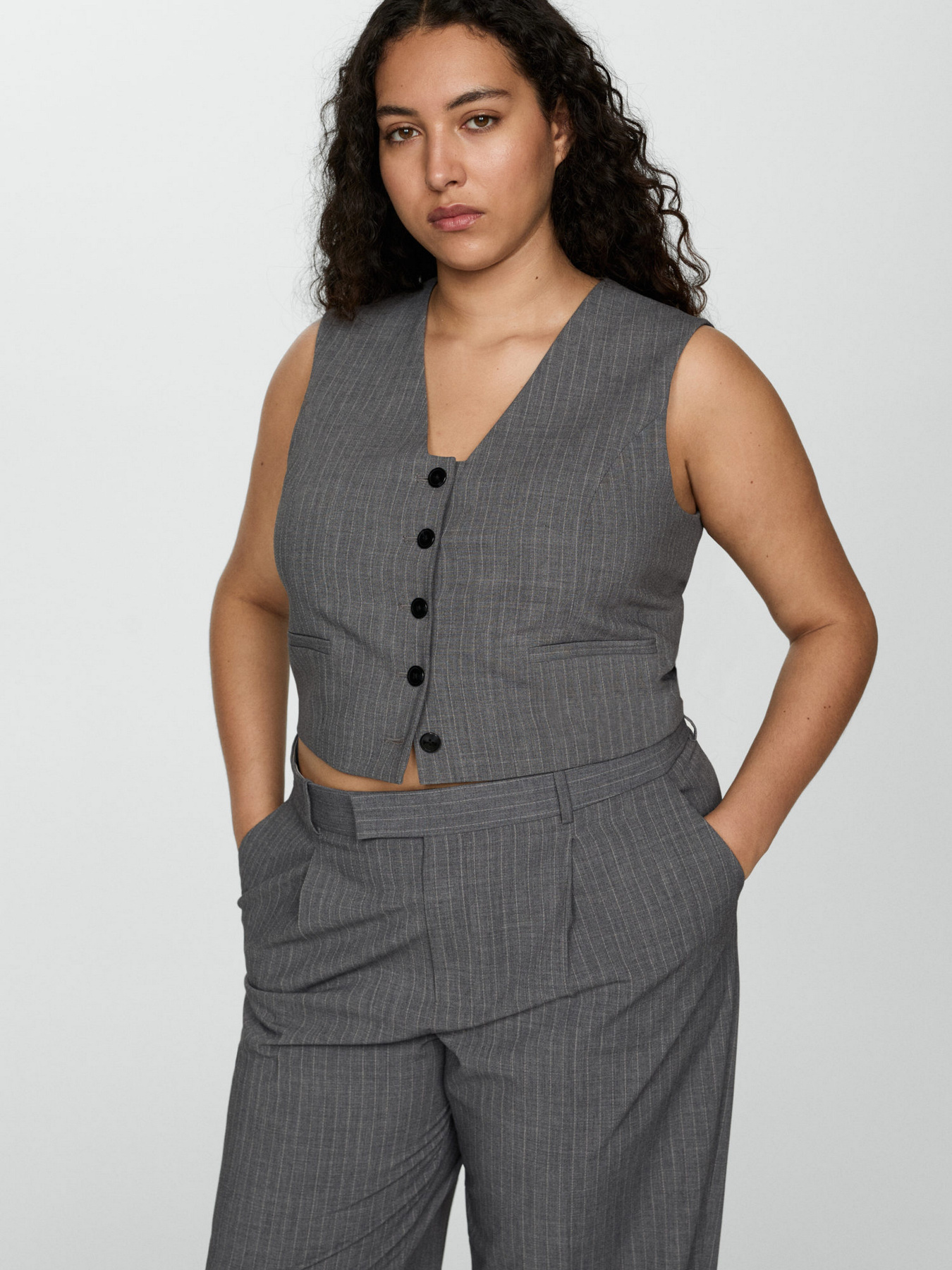 Жилет классический MANGO модель 77054766_92 Фото