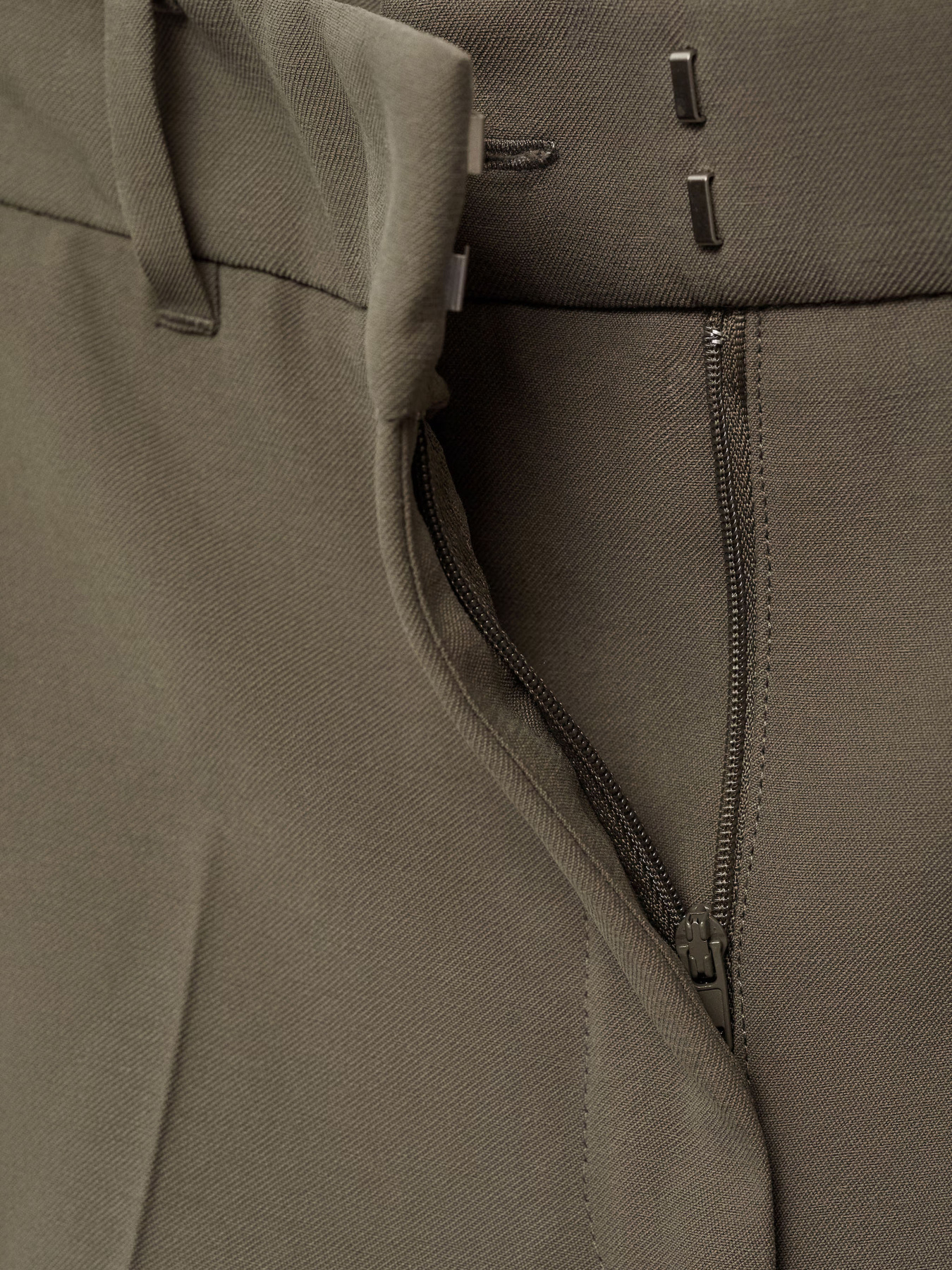 Штани класичні MANGO модель 77920374_37 Фото