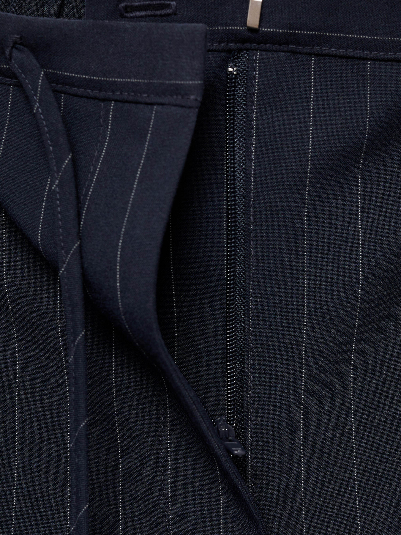 Брюки классические MANGO модель 77054760_56 Фото