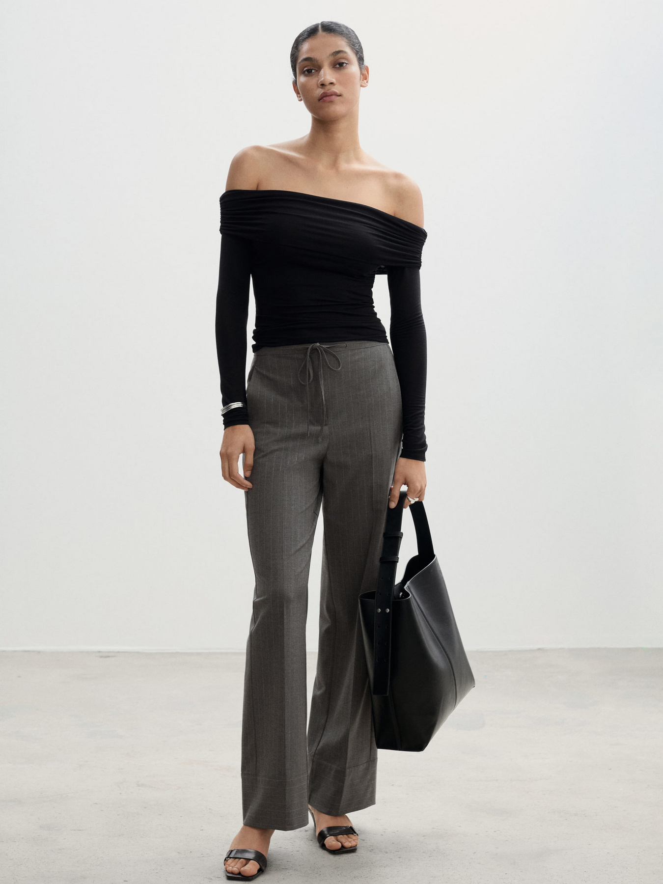 Класичні штани MANGO модель 77054760_92 Фото