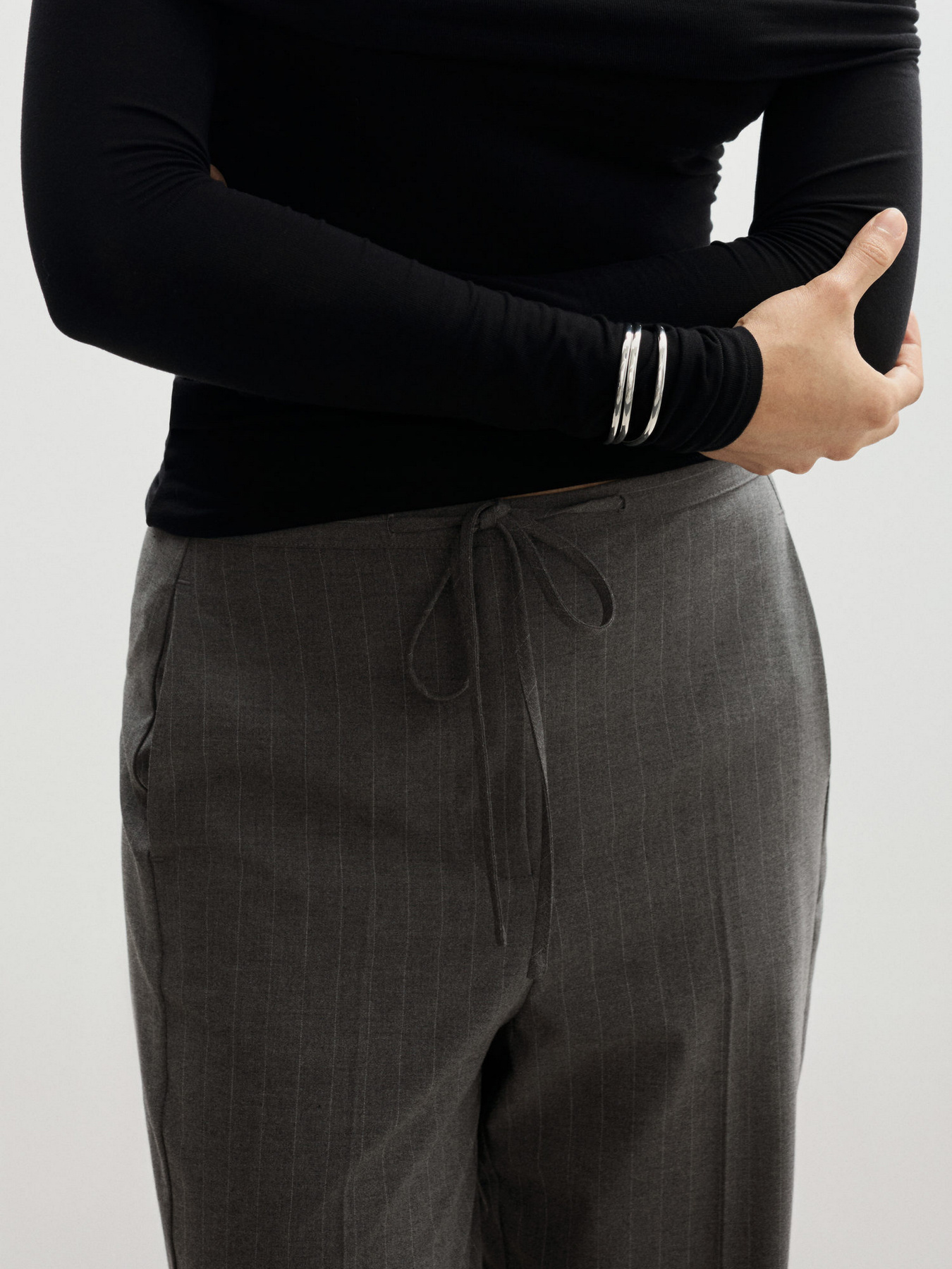 Класичні штани MANGO модель 77054760_92 Фото