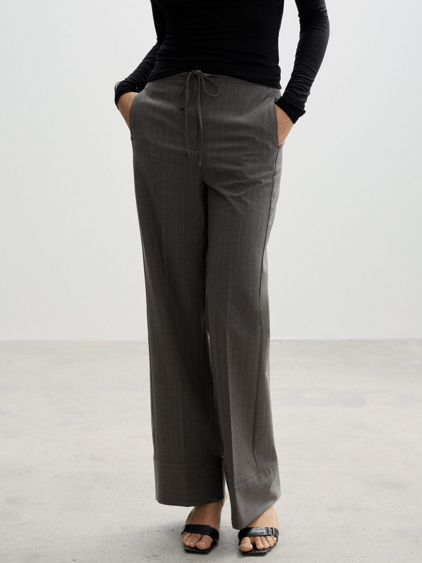 Класичні штани MANGO модель 77054760_92 Фото