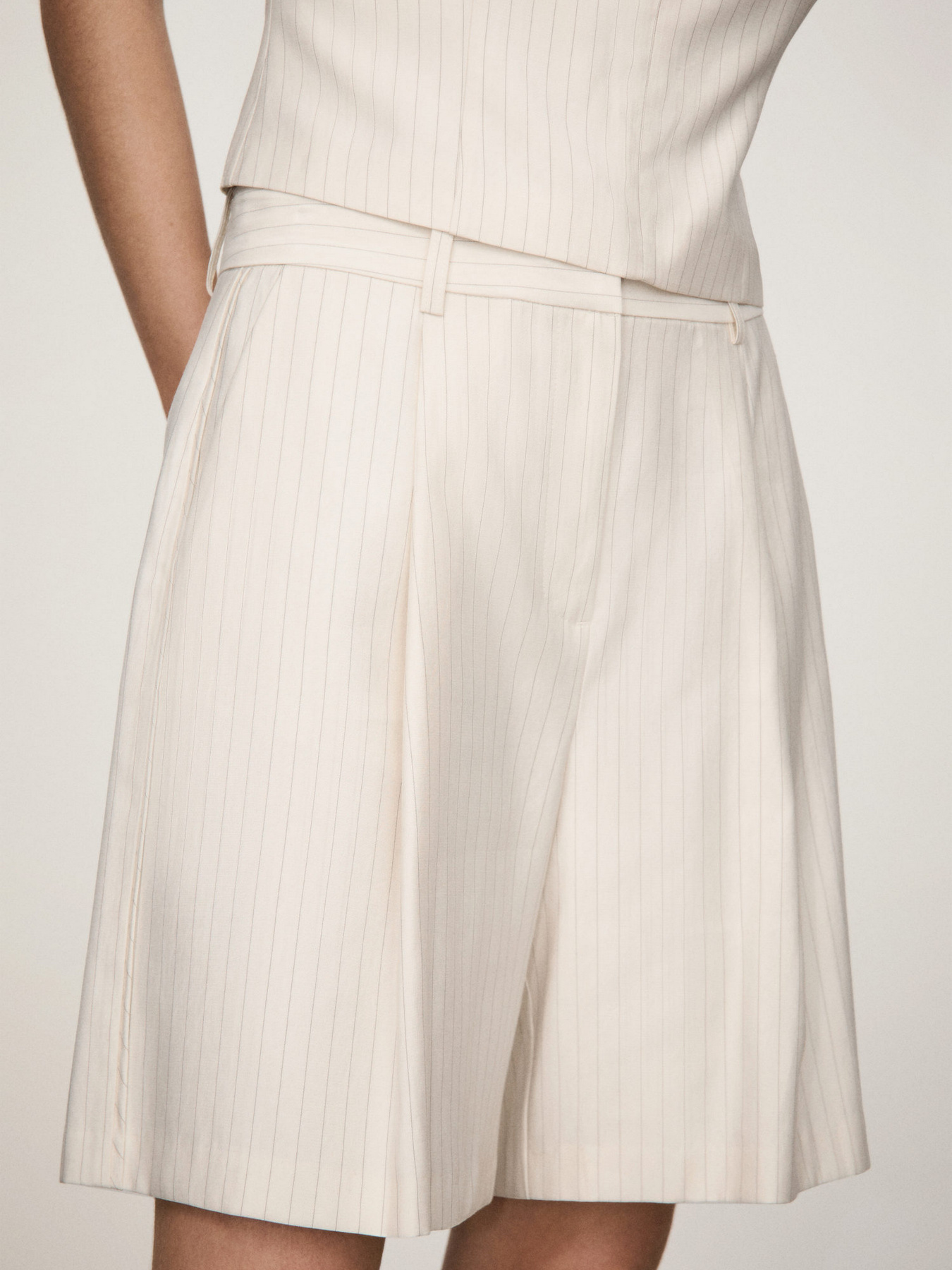 Шорти MANGO модель 77063264_5 Фото