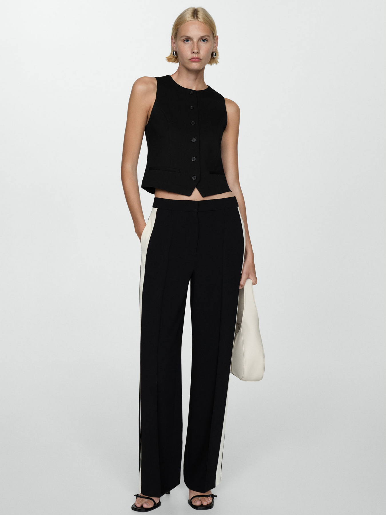 Классический жилет MANGO модель 77084021_99 Классический жилет MANGO модель 77084021_99 Фото