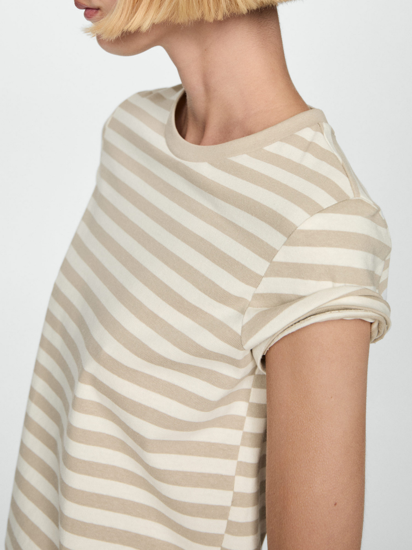 Футболка MANGO модель 77074031_8 Футболка MANGO модель 77074031_8 Фото