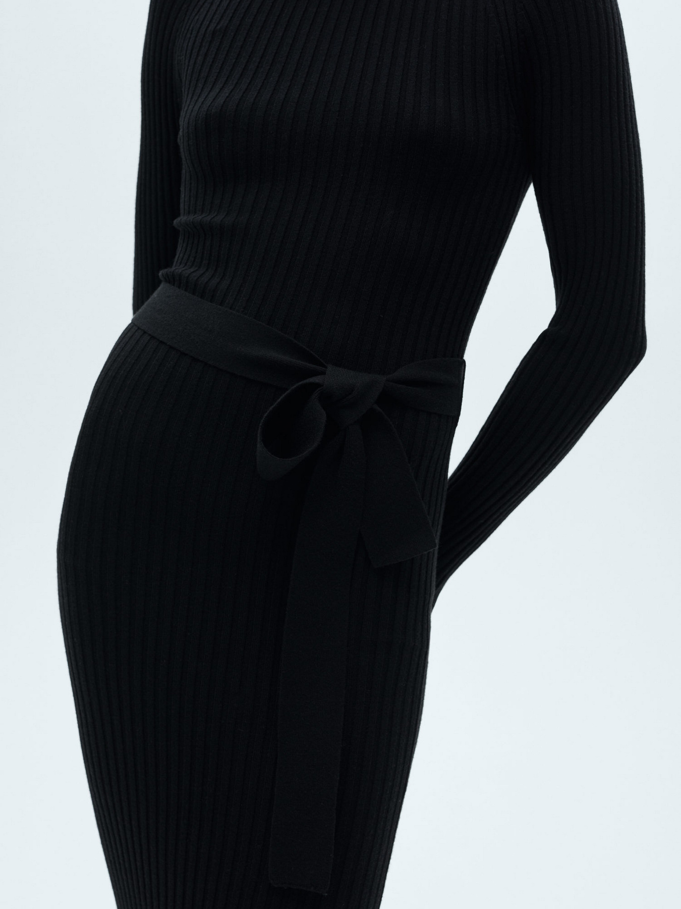 Платье миди MANGO модель 77056722_99 Платье миди MANGO модель 77056722_99 Фото