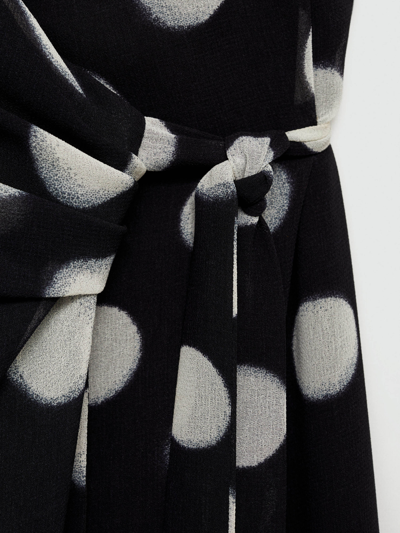 Платье миди MANGO модель 77024028_99 Платье миди MANGO модель 77024028_99 Фото