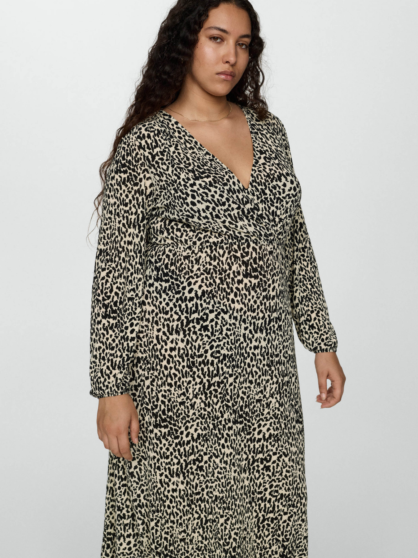 Платье миди MANGO модель 77095648_5 Платье миди MANGO модель 77095648_5 Фото