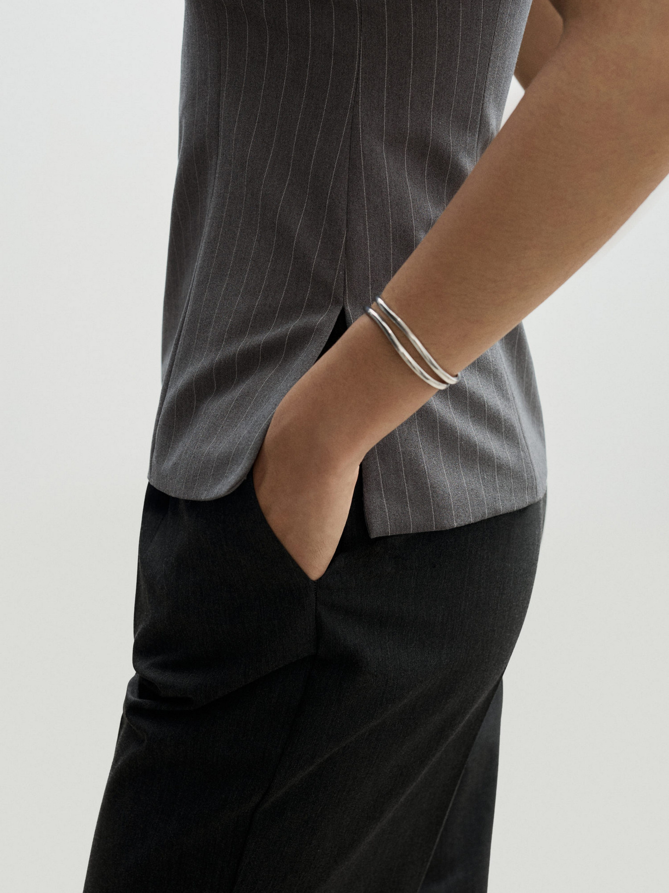 Класичні штани MANGO модель 77094438_92 Фото