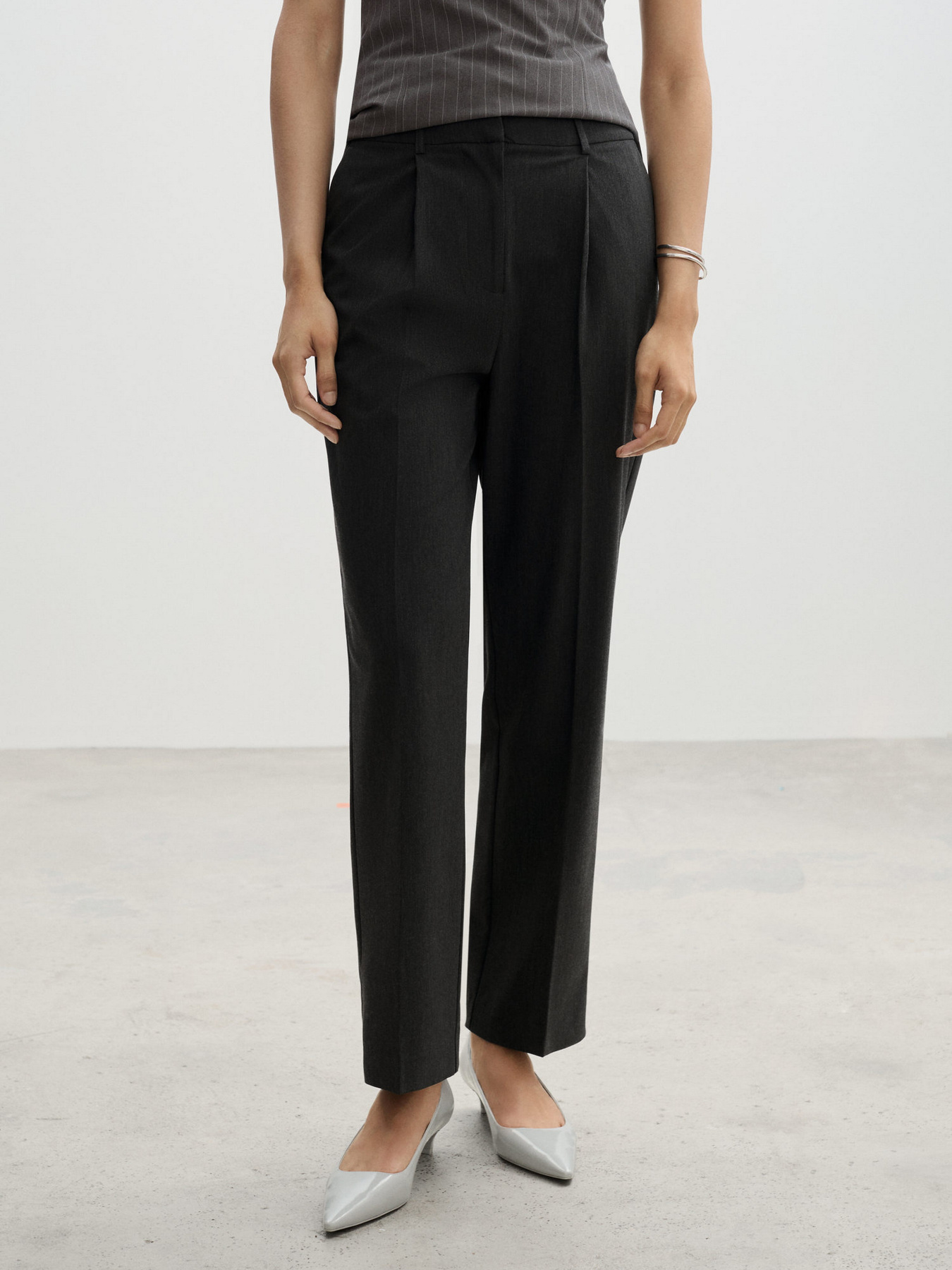 Класичні штани MANGO модель 77094438_92 Фото