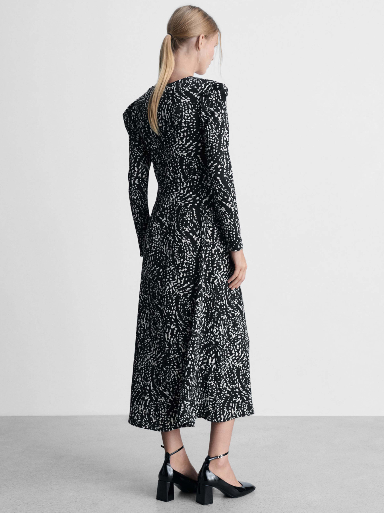 Сукня міді MANGO модель 77047719_99 Фото