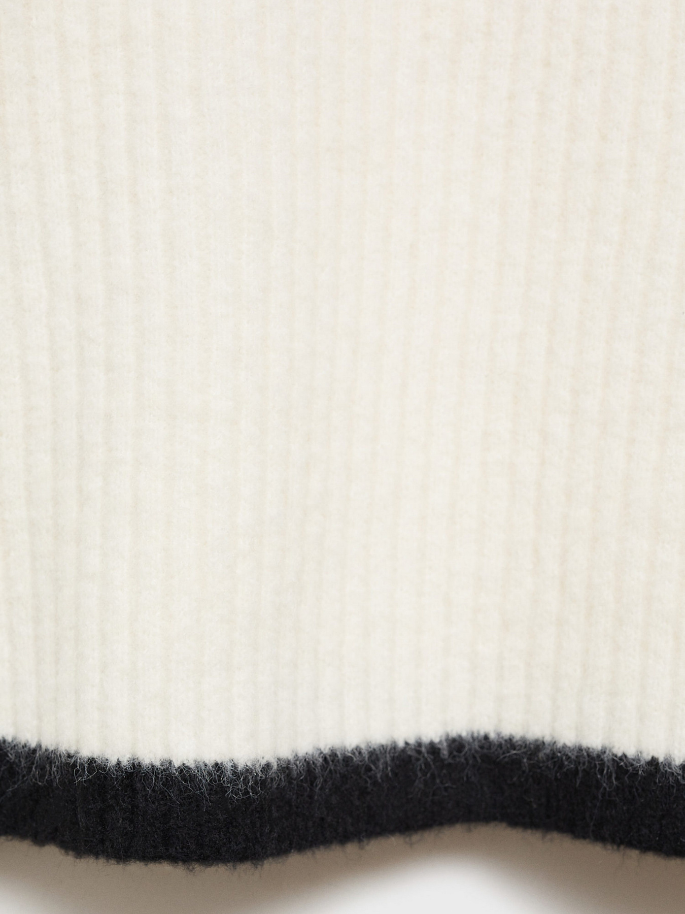 Свитер MANGO модель 77038274_99 Свитер MANGO модель 77038274_99 Фото