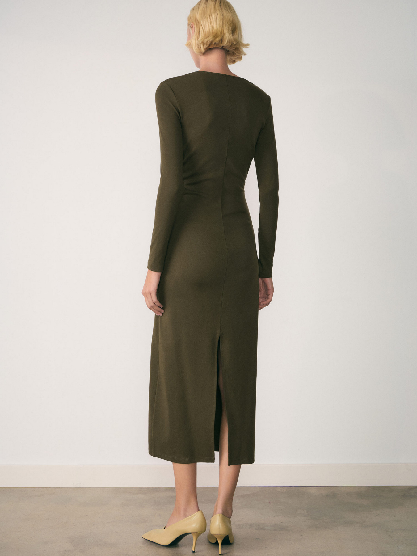 Платье миди MANGO модель 77057694_37 Платье миди MANGO модель 77057694_37 Фото