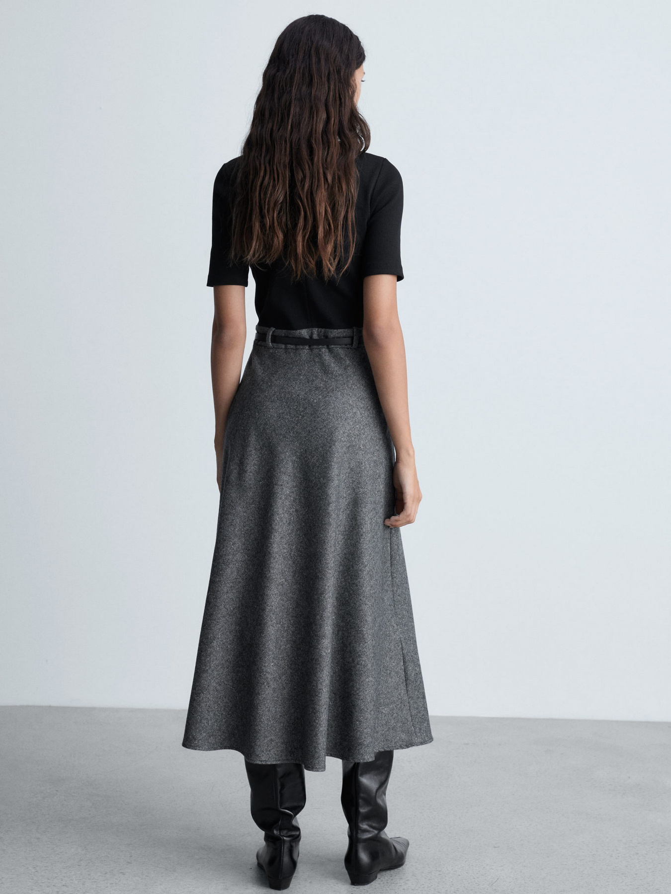 Платье миди MANGO модель 77039077_99 Платье миди MANGO модель 77039077_99 Фото