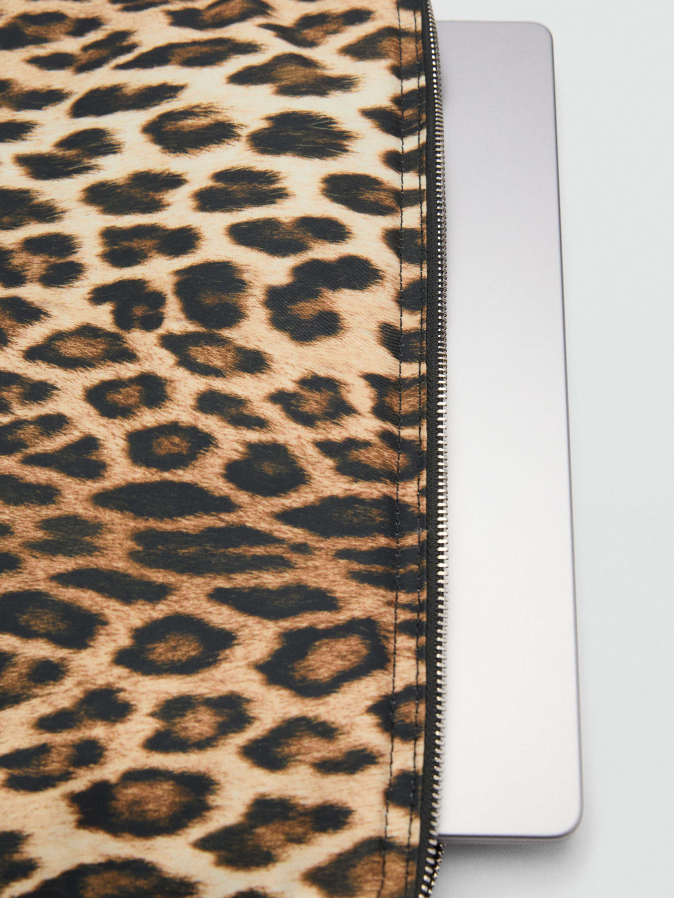 Чехол для смартфона MANGO Tambor модель 77067125_30 Чехол для смартфона MANGO Tambor модель 77067125_30 Фото