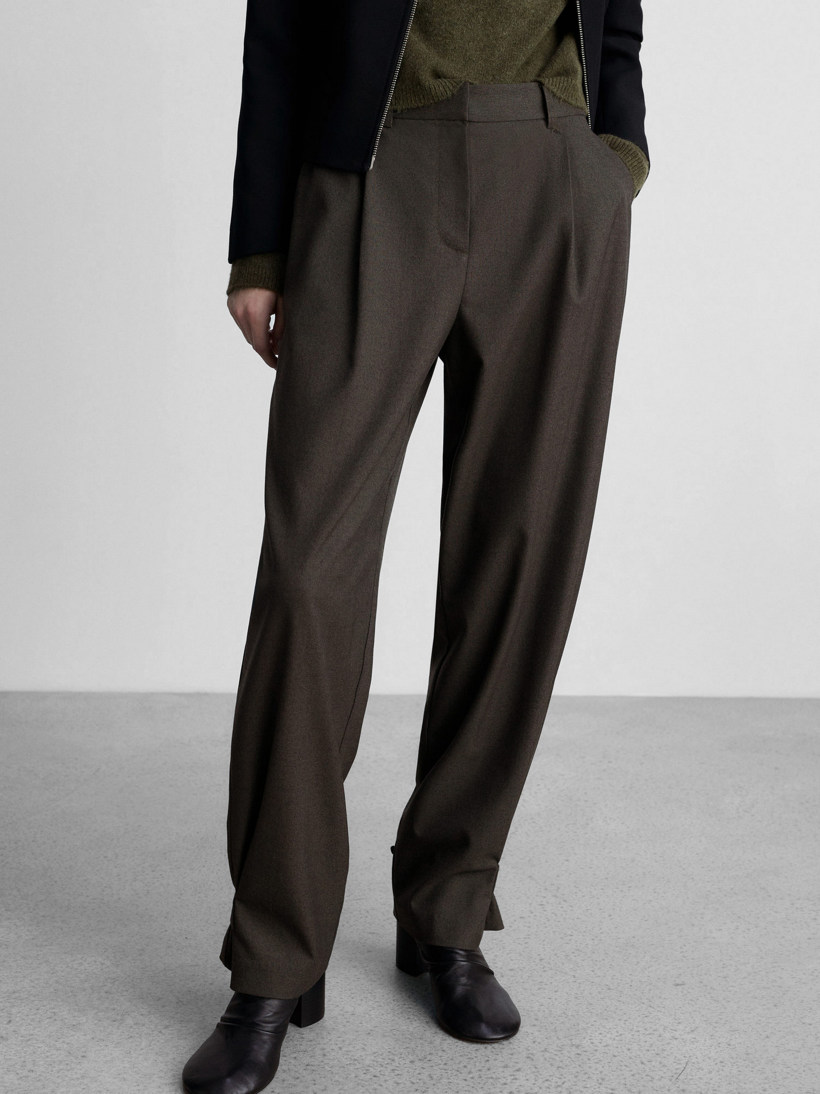 Жіночі Класичні штани MANGO FLEUR (MNO3009) колір темно-коричневий, матеріал поліестер