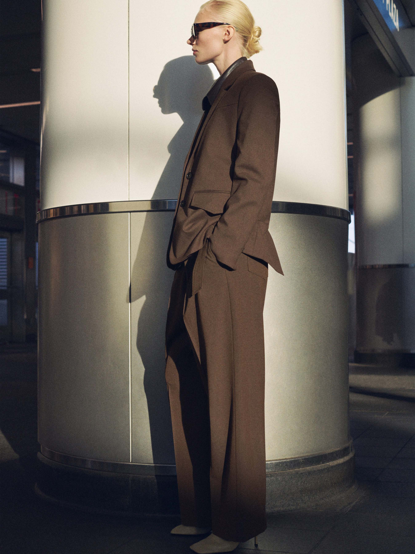 Брюки классические MANGO модель 87021512_30 Фото