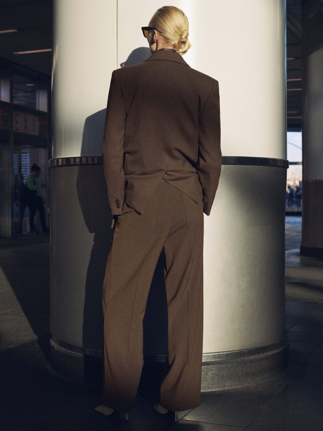 Классические штаны MANGO модель 87021512_30 Классические штаны MANGO модель 87021512_30 Фото