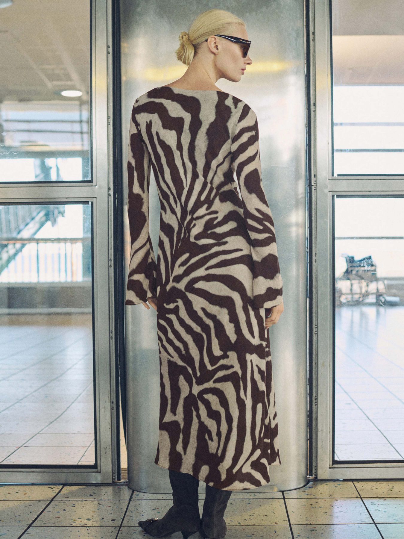 Сукня міді MANGO модель 87060652_30 Сукня міді MANGO модель 87060652_30 Фото